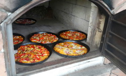 Pizza aus dem Steinofen beim TSV